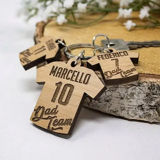 Llavero Camiseta Personalizada, souvenir infantil personalizado en corte láser - Pixel Labs