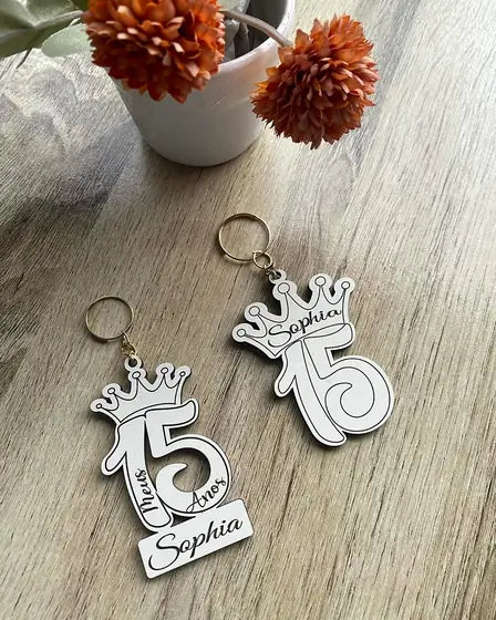 Llavero Corona 15, souvenir personalizado para fiesta de 15 años en corte láser - Pixel Labs